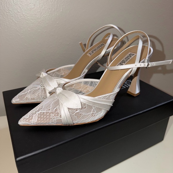 Badgley Mischka Shoes - Badgley Mischka Ivory Lace Bow Slingback Heels NWOT